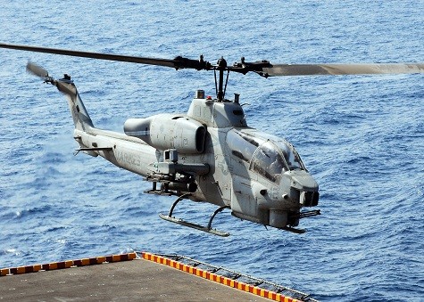 Chiếc trực thăng chiến đấu AH-1W của Thủy Quân Lục Chiến Hoa Kỳ